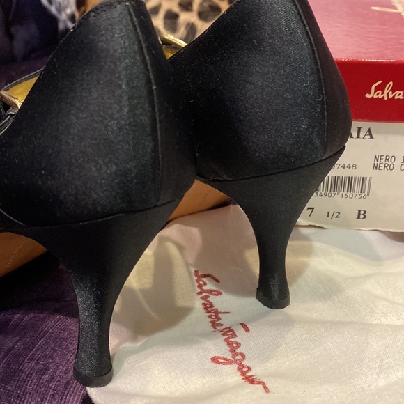 SALVATORE FERRAGAMO “Ghiaia” 8cm black satin and calf sandals NWT size 7.5b - Picture 8 of 9